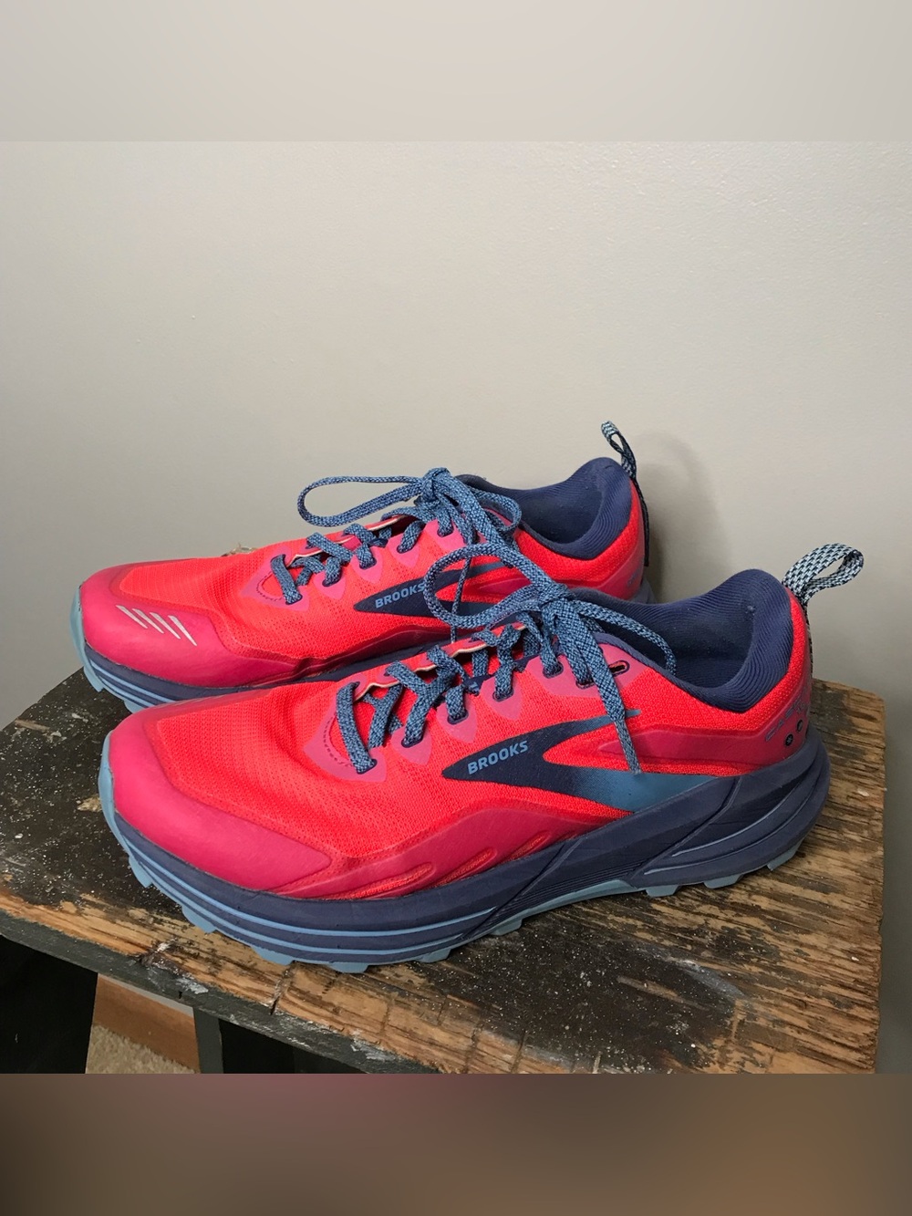 Brooks Womens Cascadia 16 Pink Cobalt Trail Running Shoes Size 9.5 B 1203631B647 - Picture 2 of 8